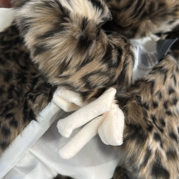 Berkshirere Home 56” Tree Skirt White and Animal
print fuzzy - Picture 5 of 9